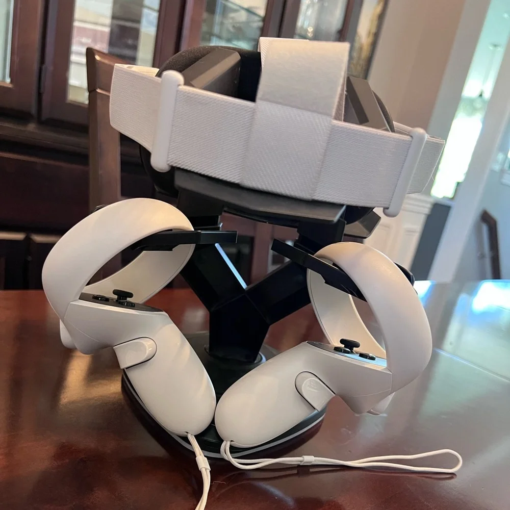 VR Headset Stand in Black
